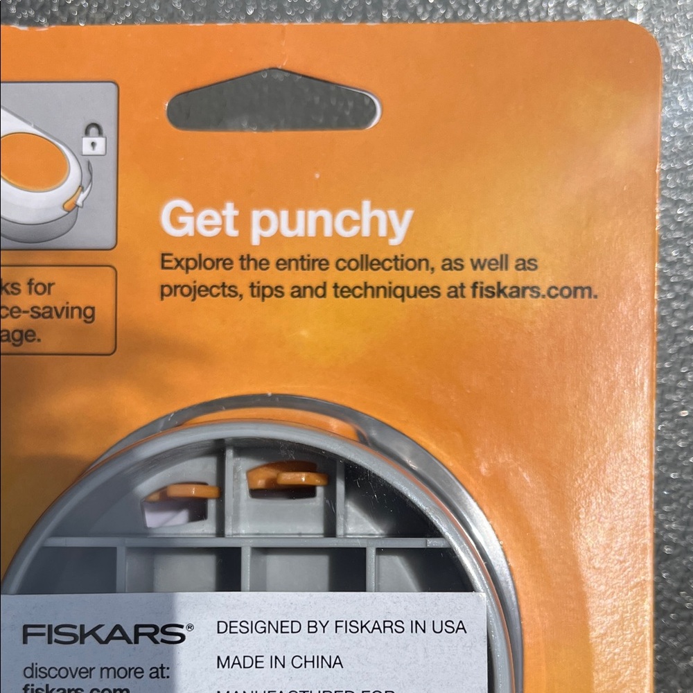 Fiskars 1.5 Inch Label Punch - Picture 5 of 6